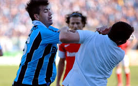 Resultado de imagem para ultimo grenal do olimpico briga