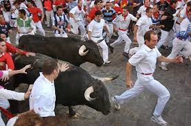 Cidade da Espanha substitui animais por bolas de isopor na corrida de touros  | Jovem Pan